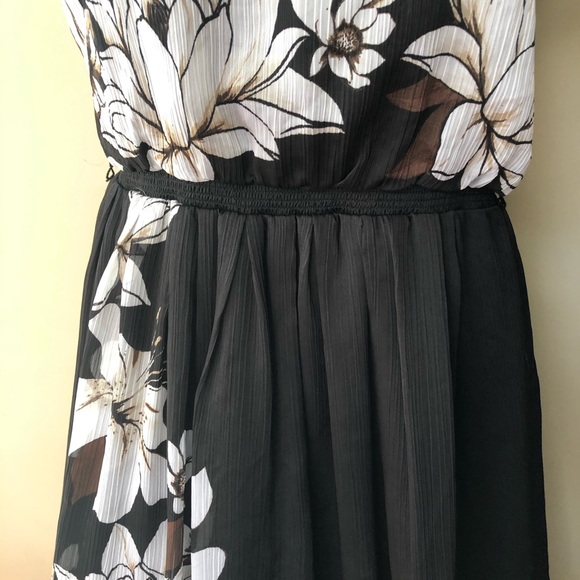 WHBM • Black Floral Sleeveless Ruffle Dress • Sz 6 - Picture 3 of 12